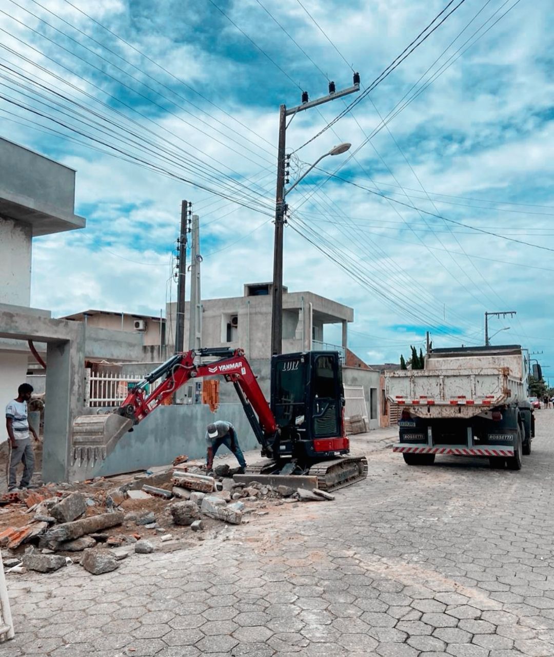 Obra e materiais — Terraplanagem Dé em Brusque
